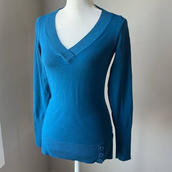 Smart Set V-Neck Sweater - Picture 4 of 11